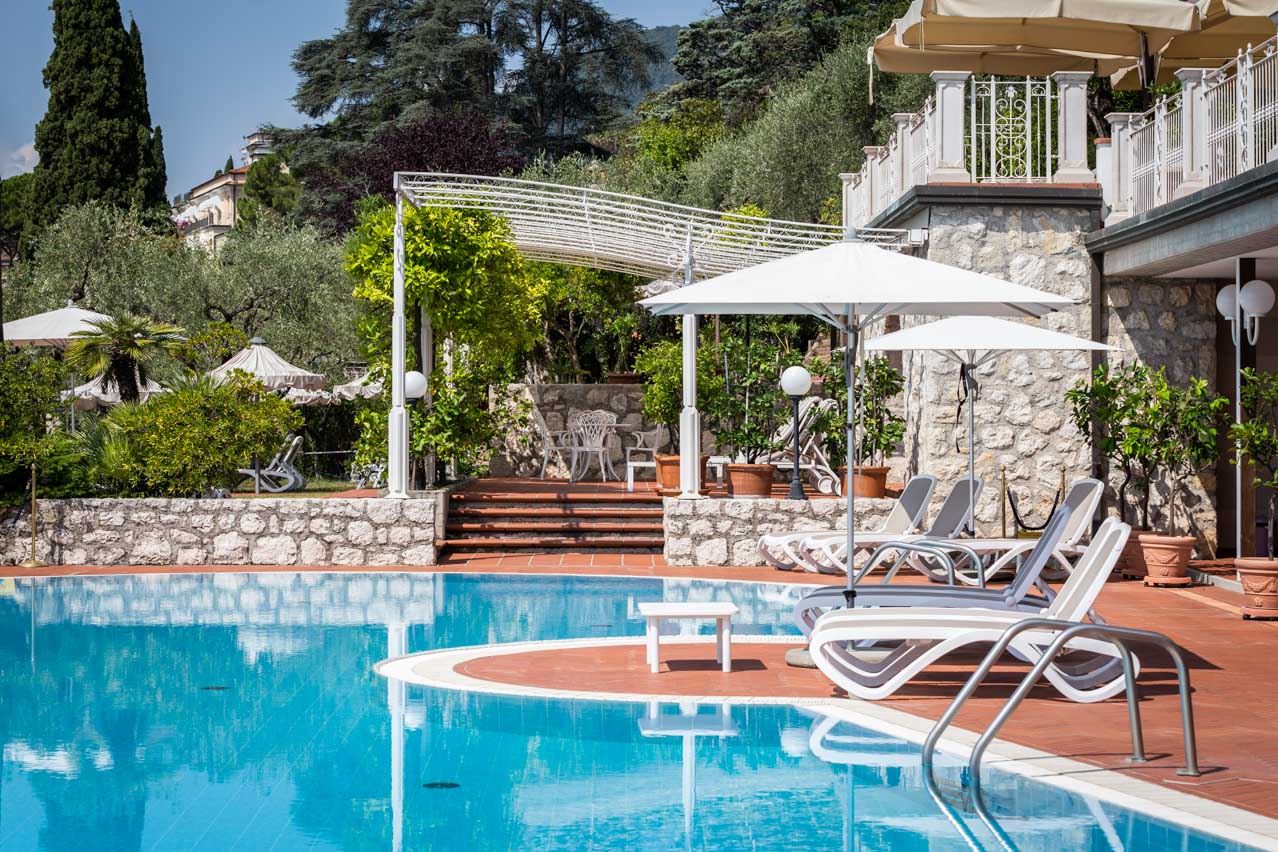 Hotel with swimming pool in Gardone Riviera on Lake Garda